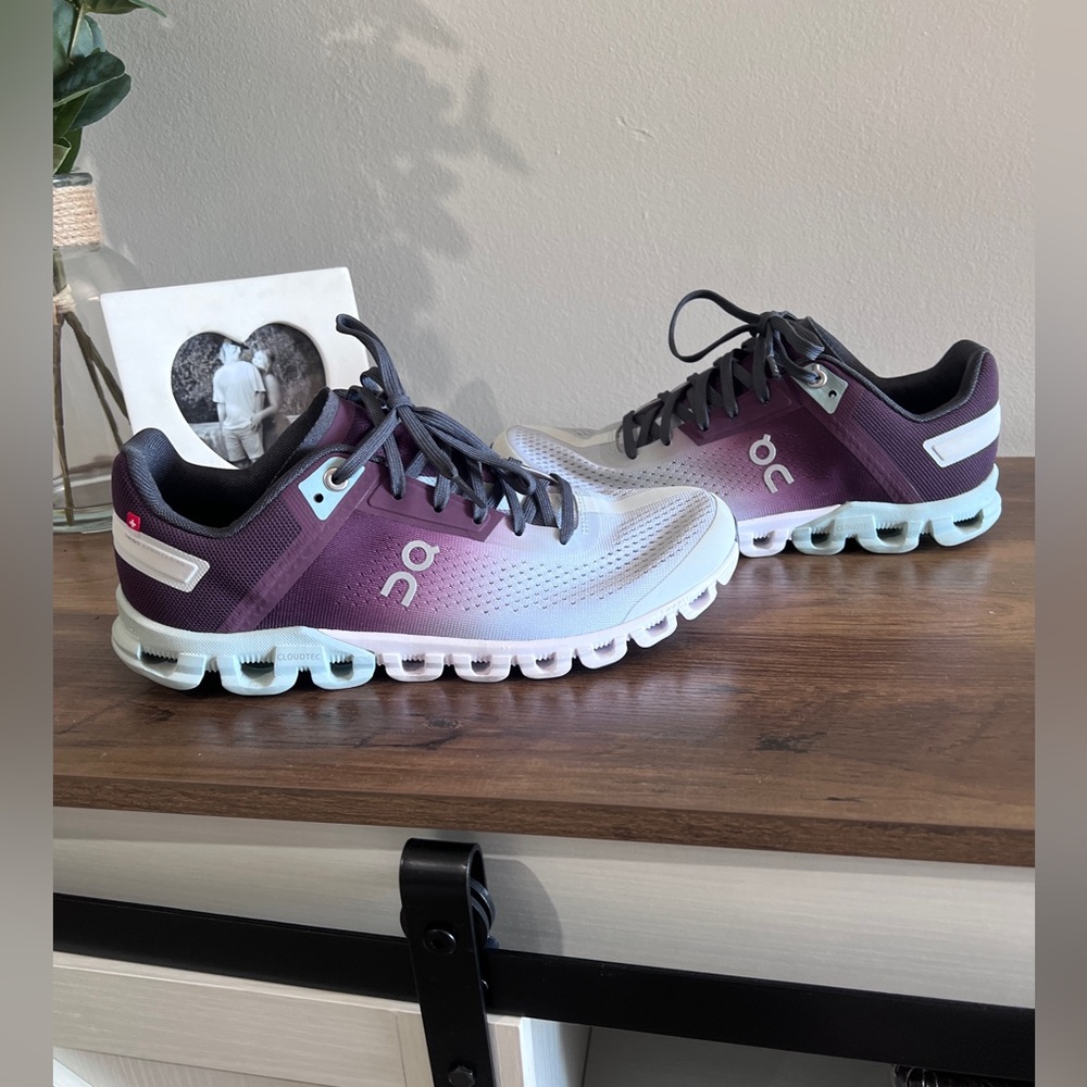Women's on clouds size 9
